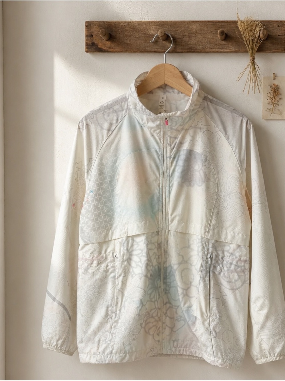 lululemon athletica White Lightweight Floral-Print Utility Jacket